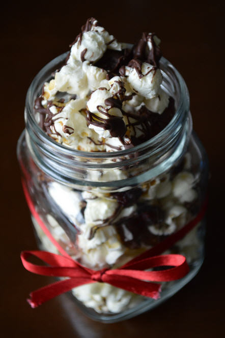 Low Cholesterol Recipe of Cocoa Heart Munch with Popcorn